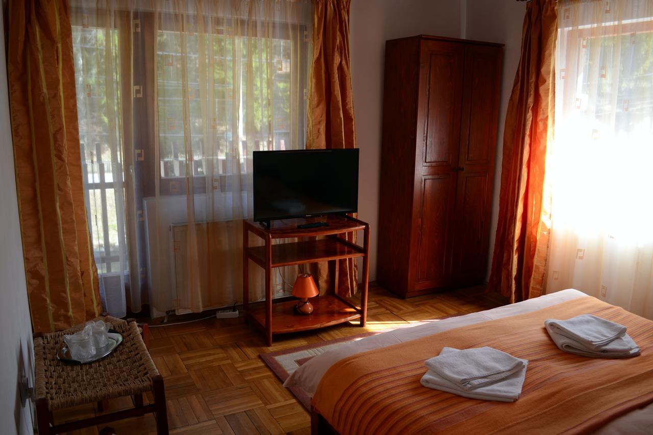 Raza Soarelui Hotel Moeciu De Sus Exterior foto