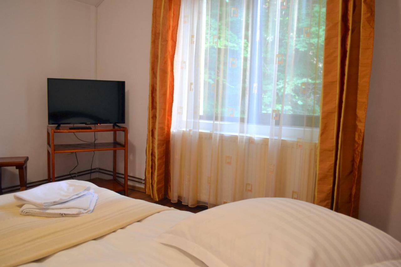 Raza Soarelui Hotel Moeciu De Sus Exterior foto